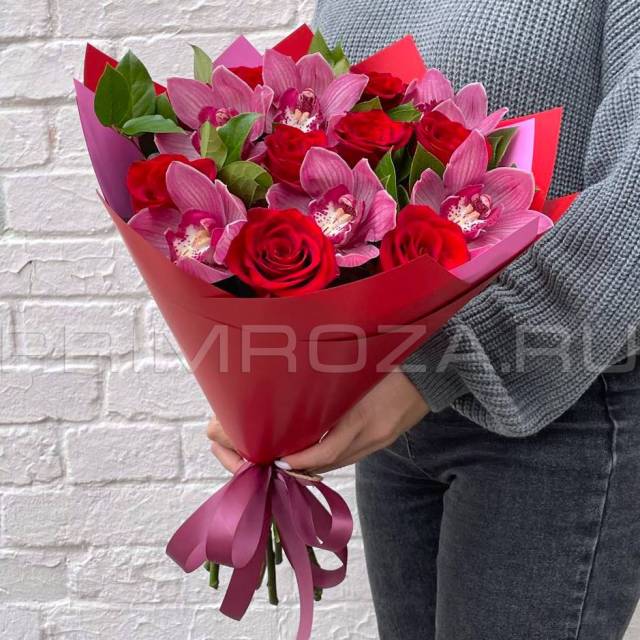 Букет из роз с орхидеями #R006012