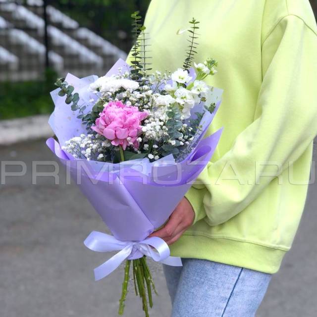 Сборный букет с пионом #A2384