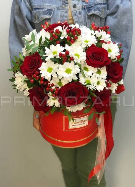 Сборный букет с розами в декоративной коробке #R1954
