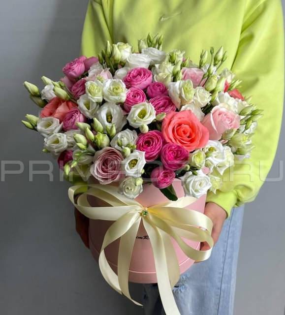 Сборный букет в декоративной коробке #R6027