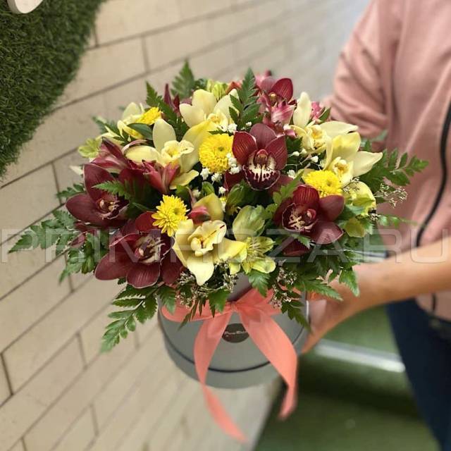 Сборный букет в декоративной коробке #A9253