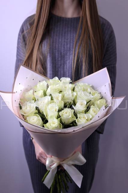 Букет белых голландских роз 
