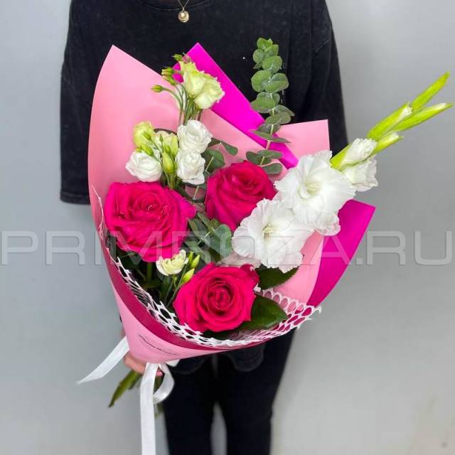 Сборный яркий букет с гладиолусом #A5842 