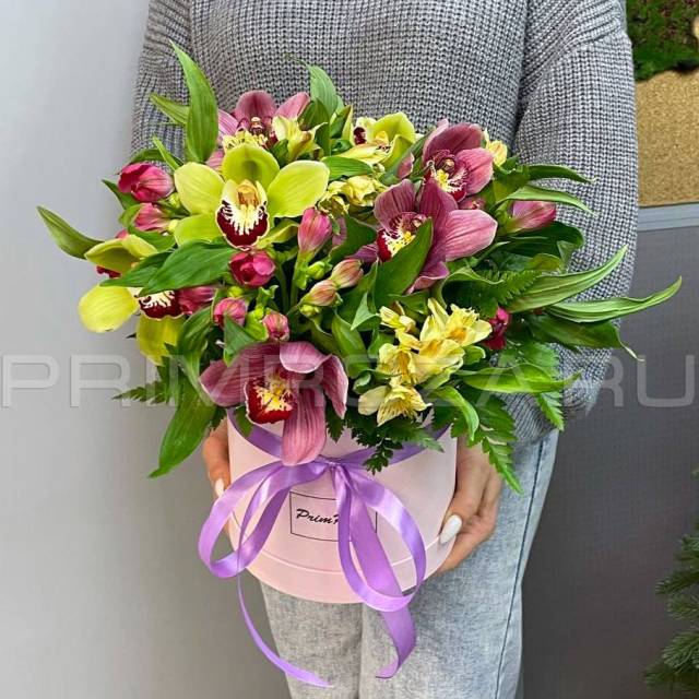 Сборный букет в декоративной коробке #A4676