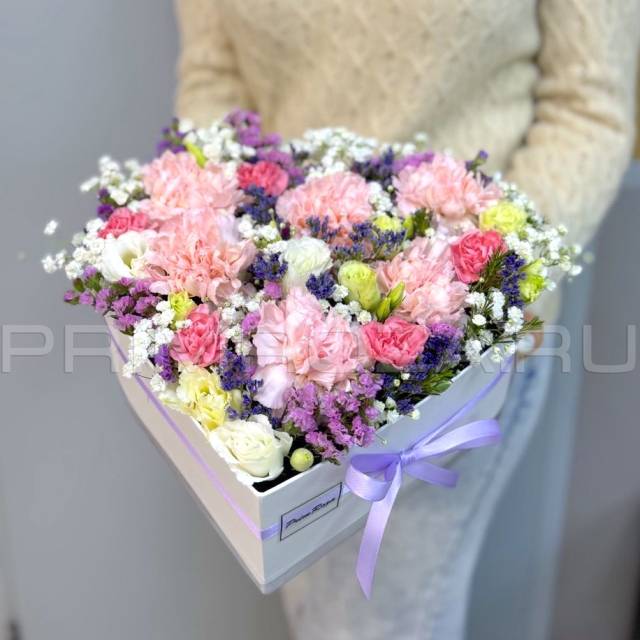 Сборный букет в коробке-сердце # R1402