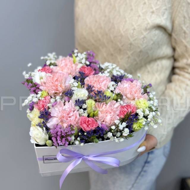 Сборный букет в коробке-сердце # R1402