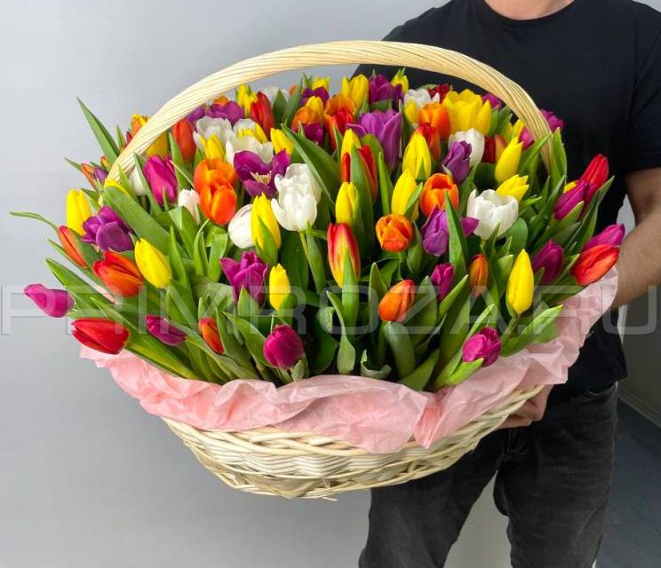 Корзина из тюльпанов 