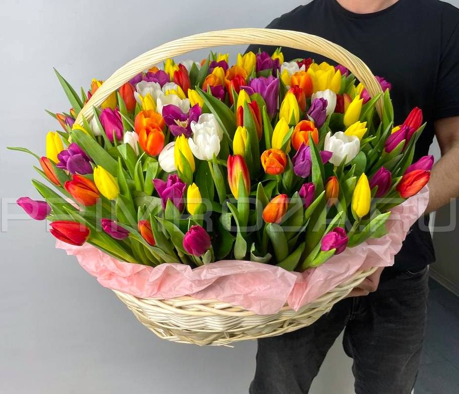 Корзина из тюльпанов 