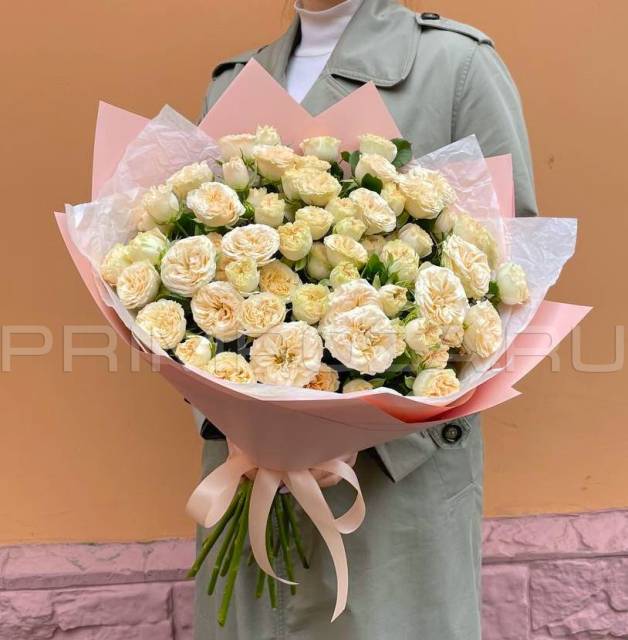 Букет из кустовой розы "Кремовые мечты" 