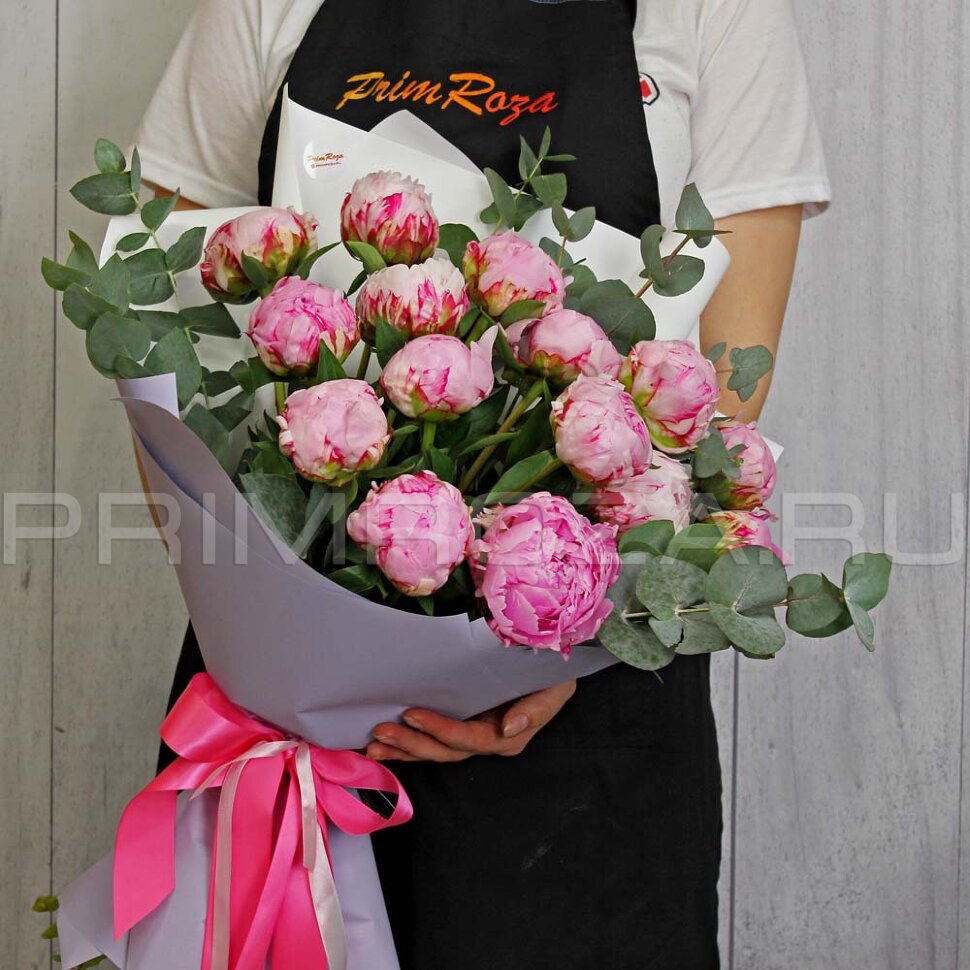 Букет пионы с зеленью #P0595