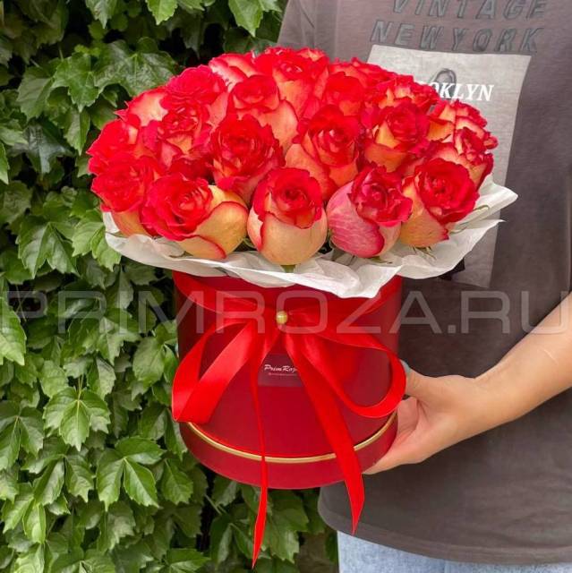 Букет из 25 роз в декоративной коробке #A9416